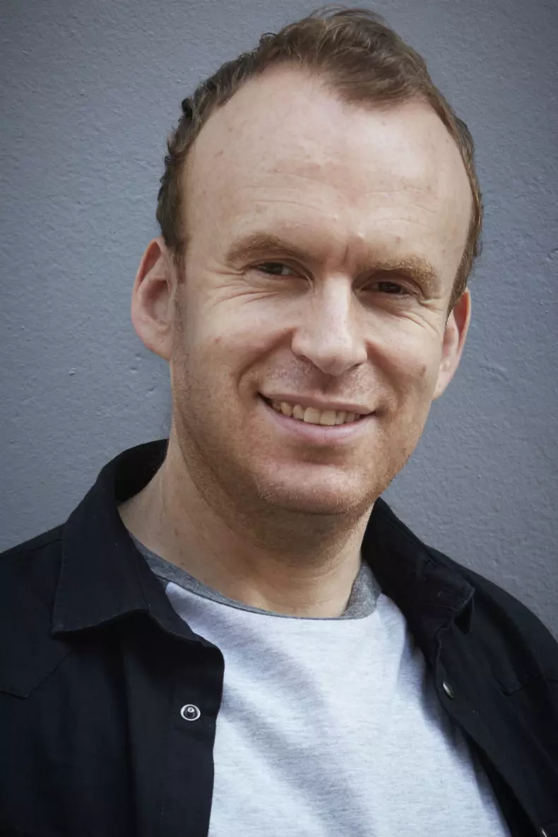 Matt Haig portrait_CR_Jonathan Ring