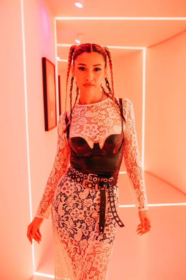 Alina-Eremia-cantareata-si-actrita