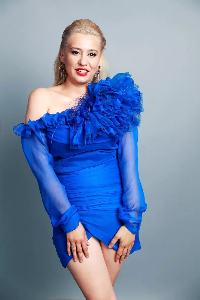 Anisia-Gafton-Sunt-celebru-scoate-ma-de-aici