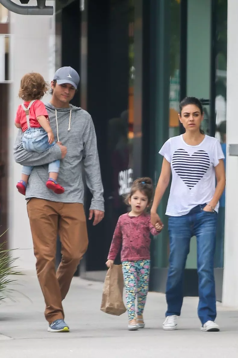 Mila Kunis and Ashton Kutcher have breakfast with the kids in Beverly Hills