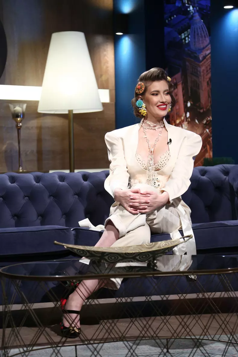 Chefi-la-cutite_Iulia-Albu