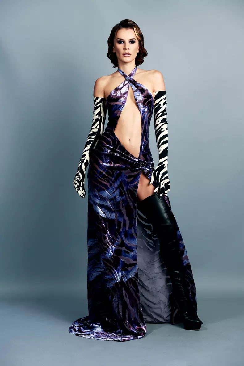 RUXI-Sunt-celebru-scoate-ma-de-aici