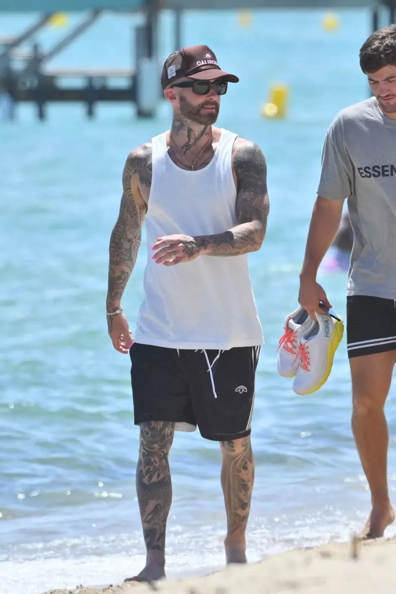 Adam Levine, prima reacție după ce a fost acuzat că a înșelat-o pe Behati Prinsloo cu un model de pe Instagram