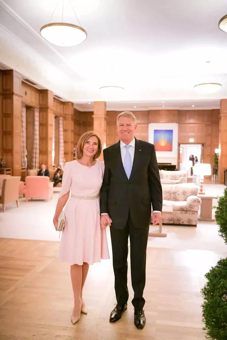 Cum-s-a-imbracat-Carmen-Iohannis-2