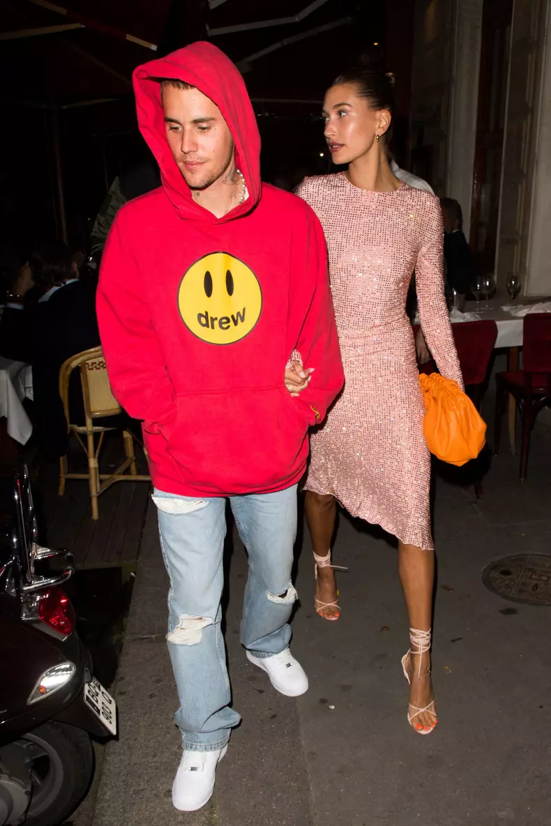 Exclusif - Justin Bieber et sa femme Hailey (Baldwin) sortent du restaurant Le Stresa à Paris