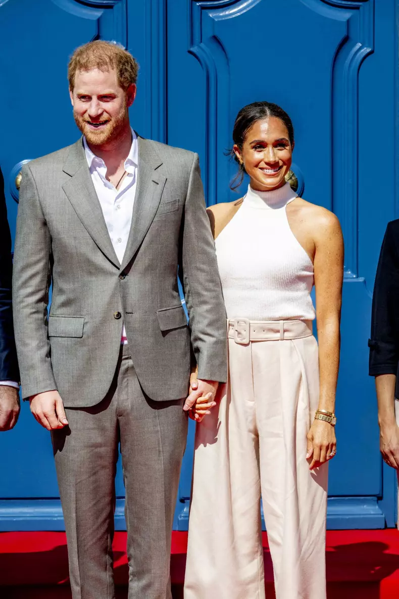 Prințul Harry „e disperat și se agață de Meghan Markle ca o plută de salvare”. De unde vin noile declarații explozive