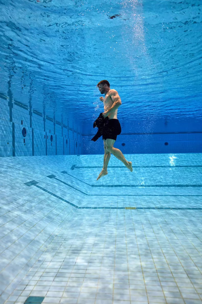 „Chris Hemsworth Dincolo de limite”