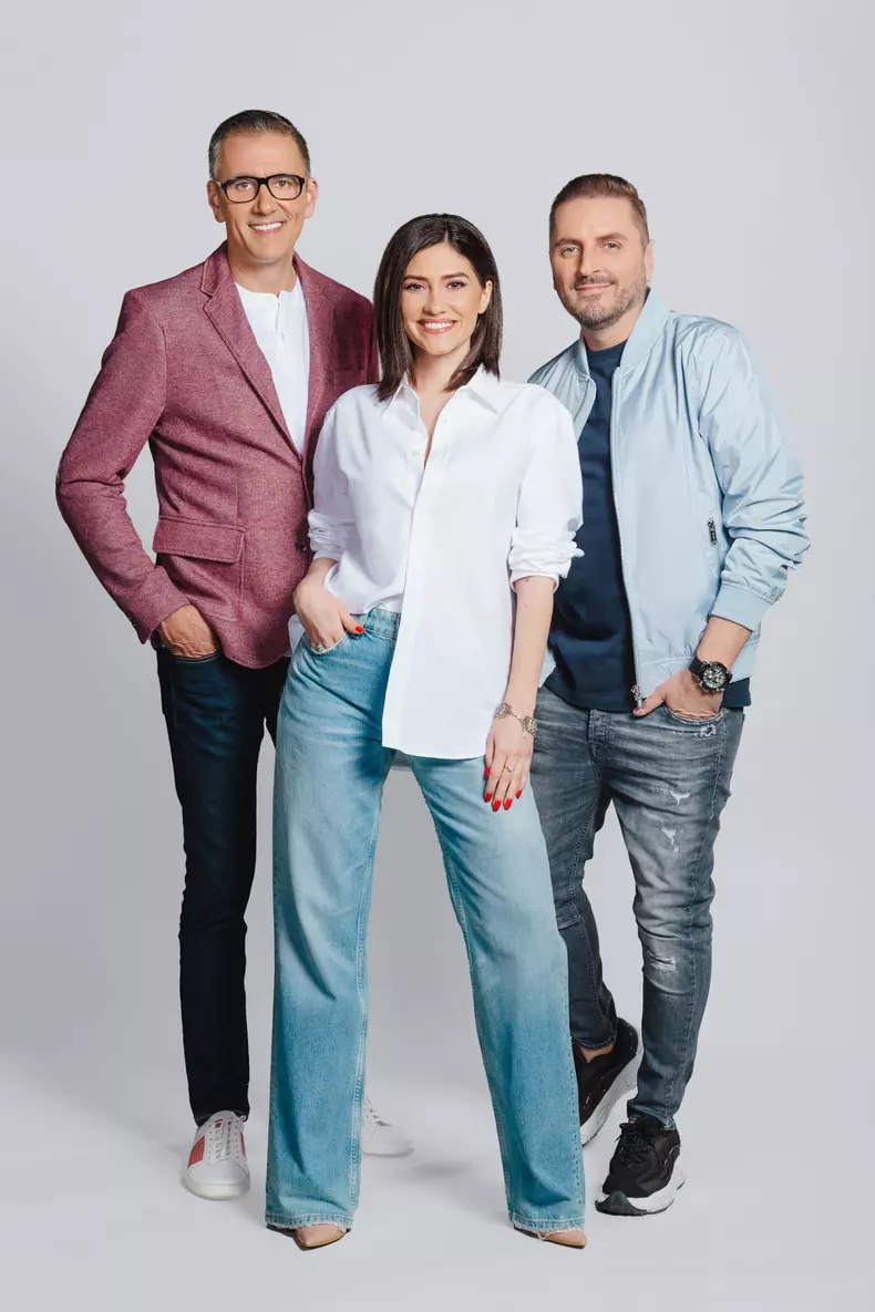 echipa-emisiunii-dimineata-pe-doi-cu-greeg-si-cernat_kanal-d2-si-radio-i...-1