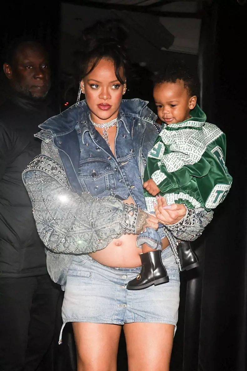 Rihanna, enceinte, va dîner au restaurant Cesar à Paris avec son bébé