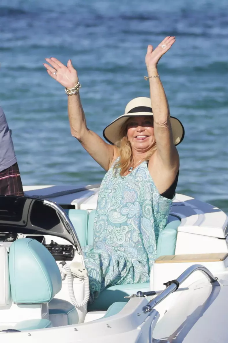 Goldie Hawn și Kurt Russell se iubesc ca-n prima zi. Imaginile surprinse de paparazzi în vacanța din Grecia