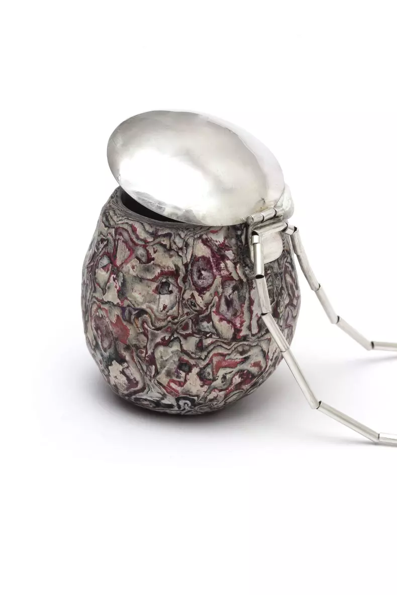 elviracibotti_necklace_bowlwhitlid_2023_recycledpapersilverthread_38x28x28cm_2