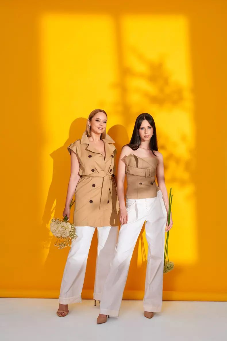 andreea-marin-si-violeta-foto-alex-galmeanu-si-secret-nipple-2