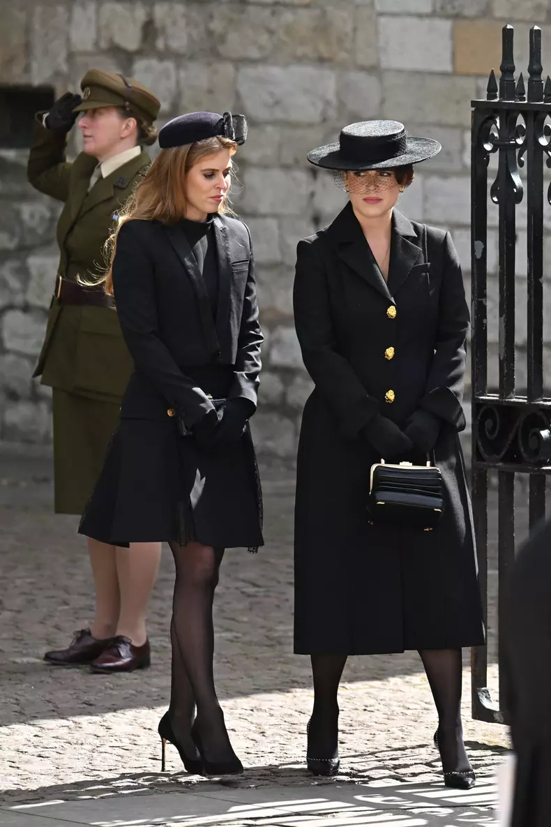 Prințesa Beatrice și Prințesa Eugenie, la înmormântarea Reginei Elisabeta a II-a