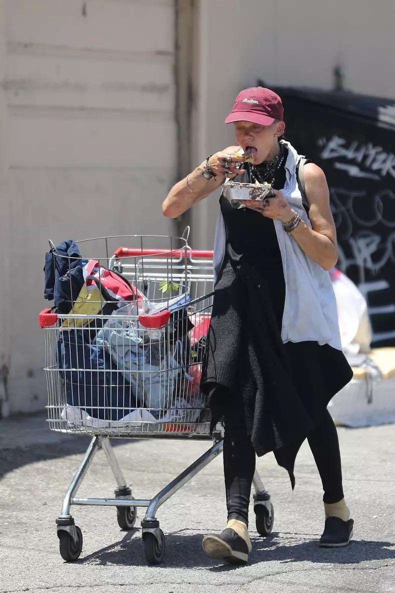 *EXCLUSIVE* The Struggle is real for former Baywatch star Loni Willson as she shops around dumpsters to survive in West Hollywood. **WEB MUST CALL FOR PRICING**