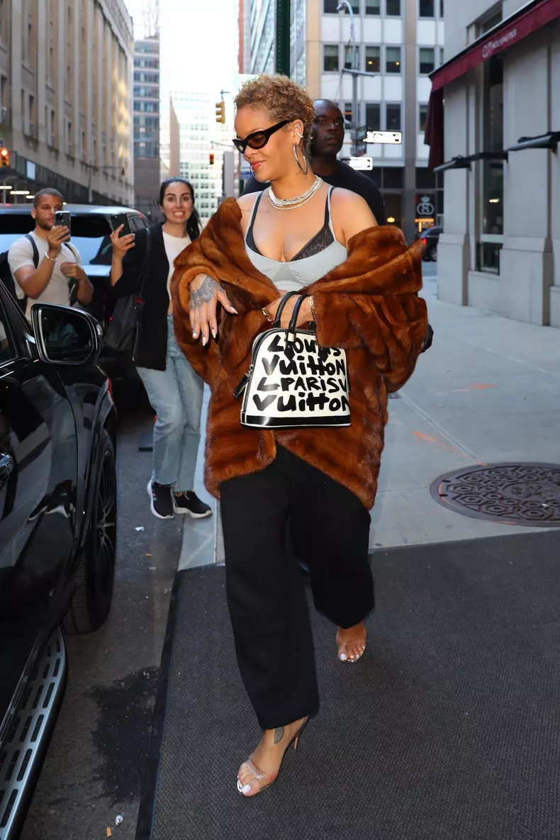 Rihanna păr natural New York 9 iunie 2024