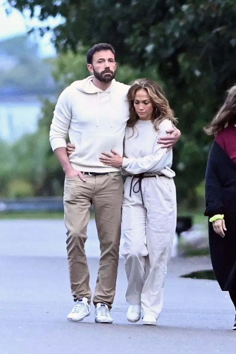 Jennifer Lopez and Ben Affleck hugging while walking by the beach in The Hamptons New York