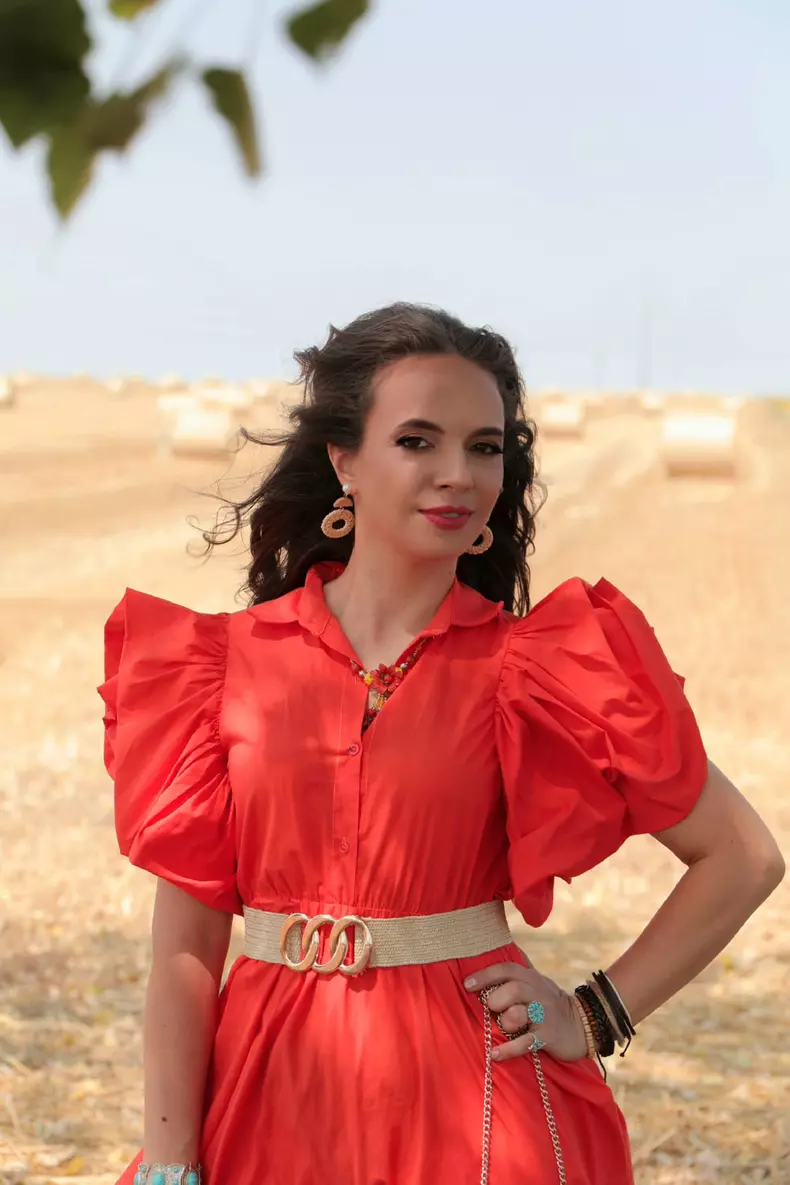 raluca angel in rosu