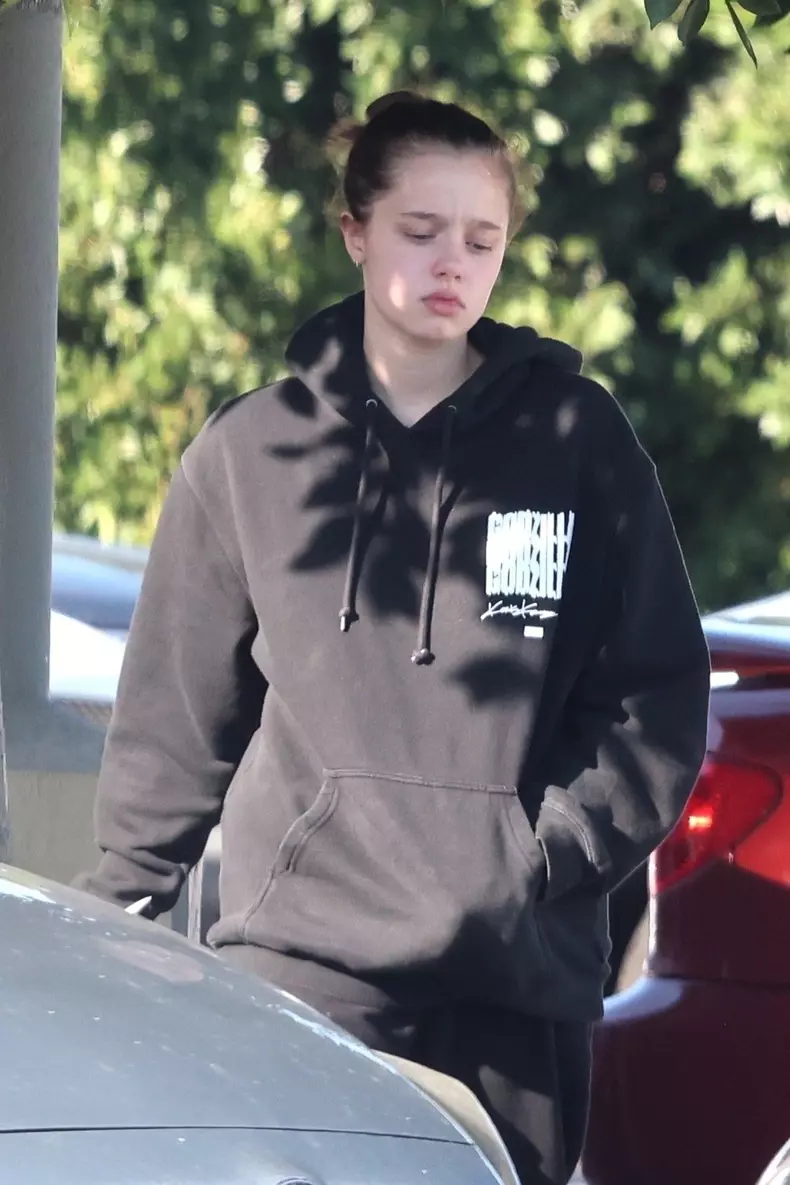 *EXCLUSIVE* Angelina Jolie and Brad Pitt's  daughter Shiloh Jolie Pitt visits Rite Aid