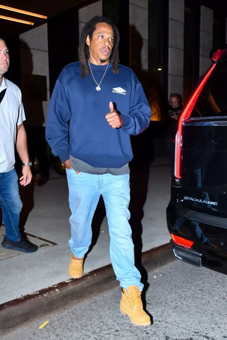 *EXCLUSIVE* Beyoncé Attempts to Keep a Low Profile as She Exits a Private Event with Hubby Jay Z in NYC!