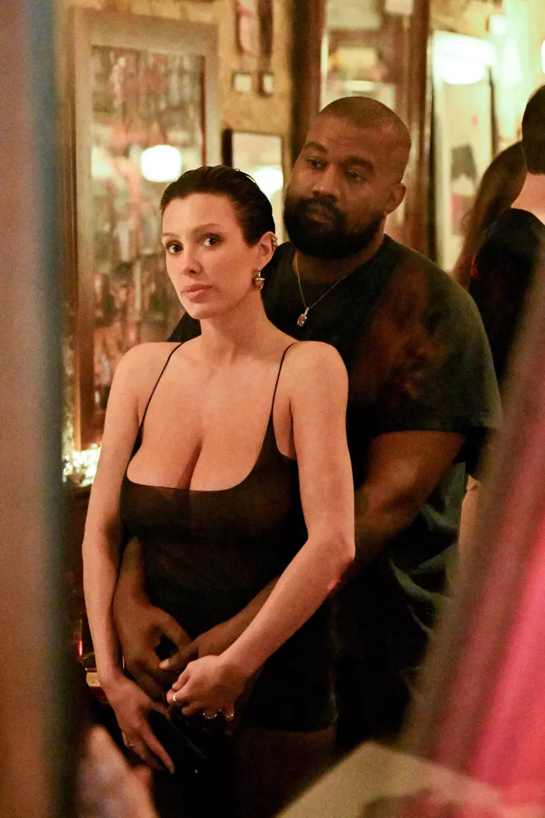 Exclusif - Kanye West et sa femme Bianca Censori à la sortie du restaurant Ferdi à Paris