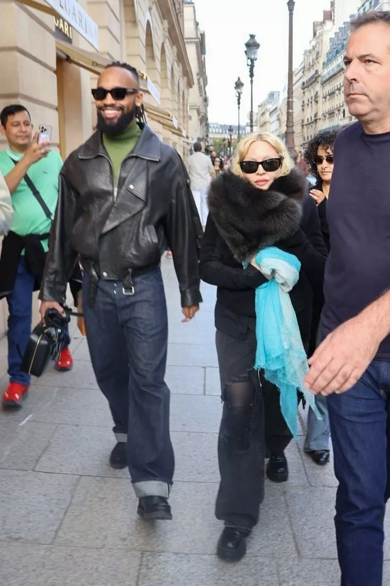 Madonna and her boyfriend Akeem Morris enjoy a Parisian stroll together