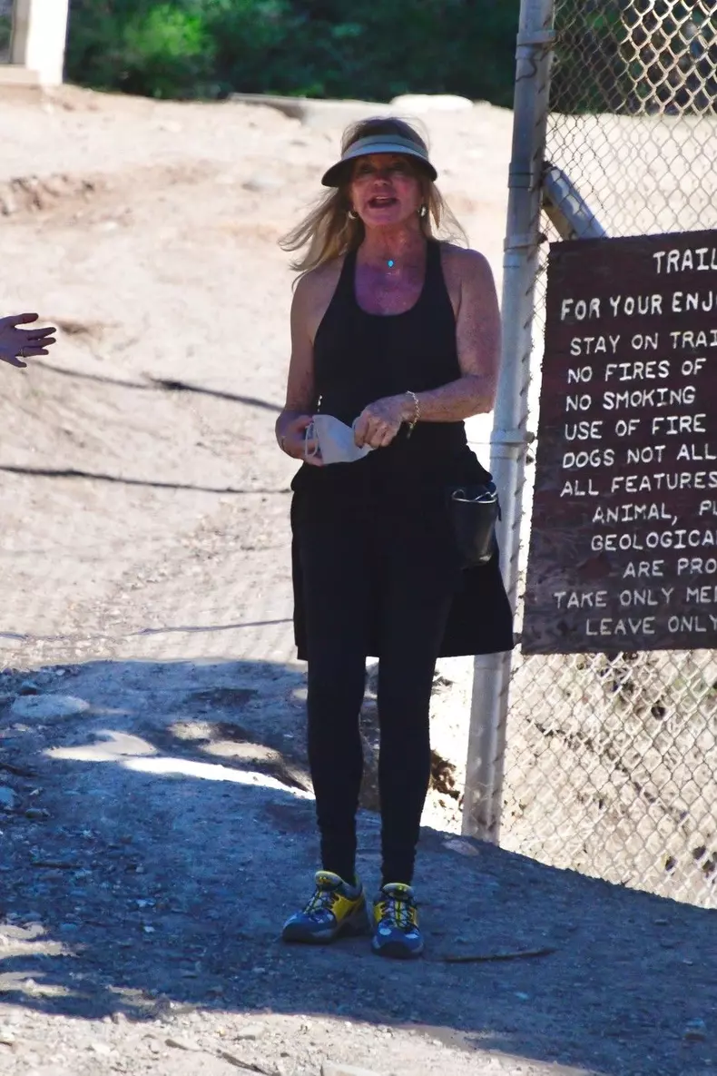 Goldie Hawn goes hiking with a friend