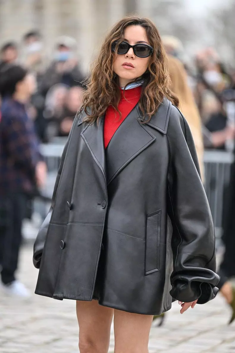 Paris, France. 06th Mar, 2026. Aubrey Plaza arriving at the Loewe show during Fashion Week in Paris, France on March 6, 2026. Photo by Julien Reynaud/APS-Medias/ABACAPRESS.COM Credit: Abaca Press/Alamy Live News