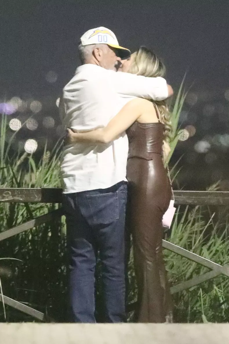 *PREMIUM-EXCLUSIVE* MUST CALL FOR PRICING BEFORE USAGE - American actor Mel Gibson appeared truly smitten as he packed on the PDA with Italian actress Antonella Salvucci during a romantic night out in Rome.