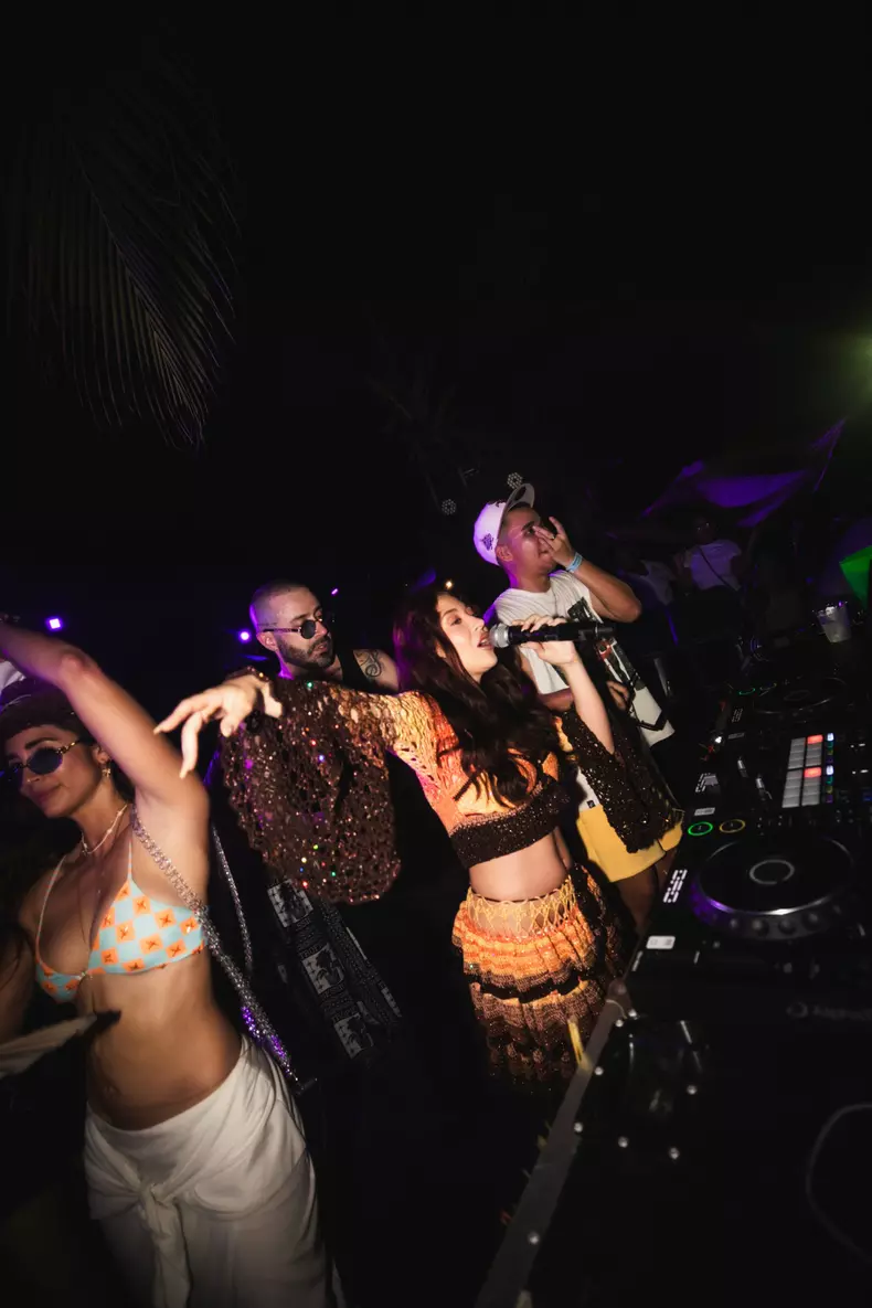 Nicole Cherry a cântat la petrecerea de final de turneu a lui J Balvin, în Columbia (2)
