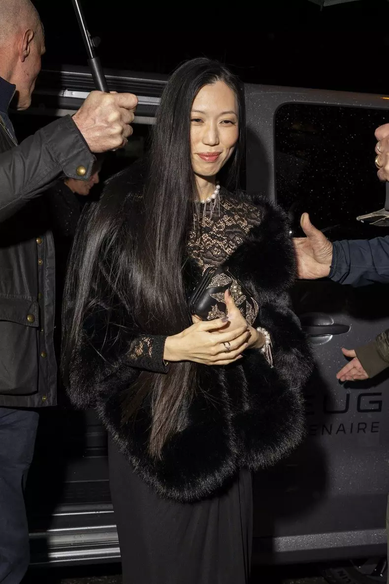 Exclusif - Jim Carrey avec sa compagne Min Ah vont fêter l'anniversaire de son petit-fils Jackson Riley au restaurant Laperouse à Paris