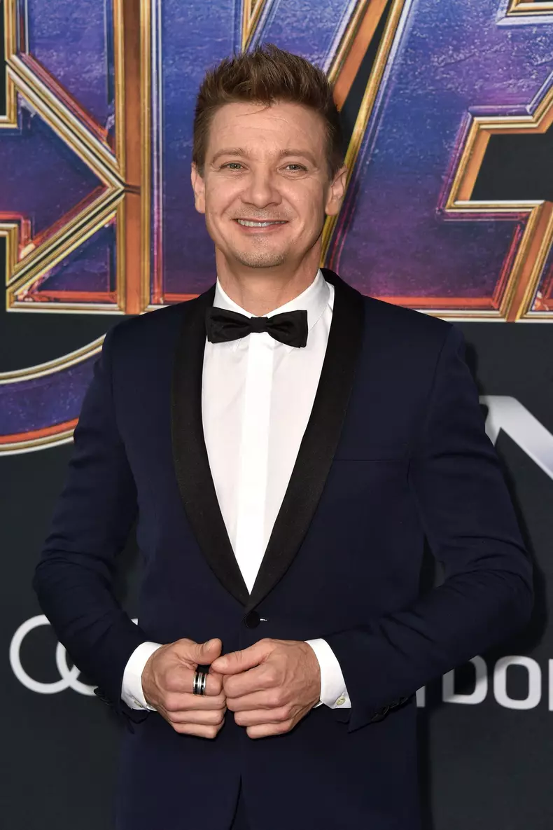 jeremy-renner-a-scris-un-bilet-pentru-familia-lui-de-pe-patul-de-spital-3