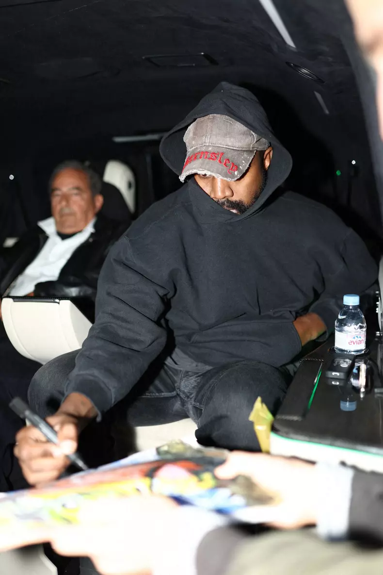 Soția lui Kanye West, apariție șocantă pe străzile din Italia. Bianca Censori a renunțat la haine