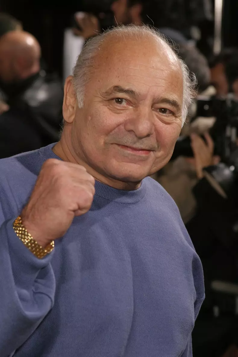Burt Young a murit