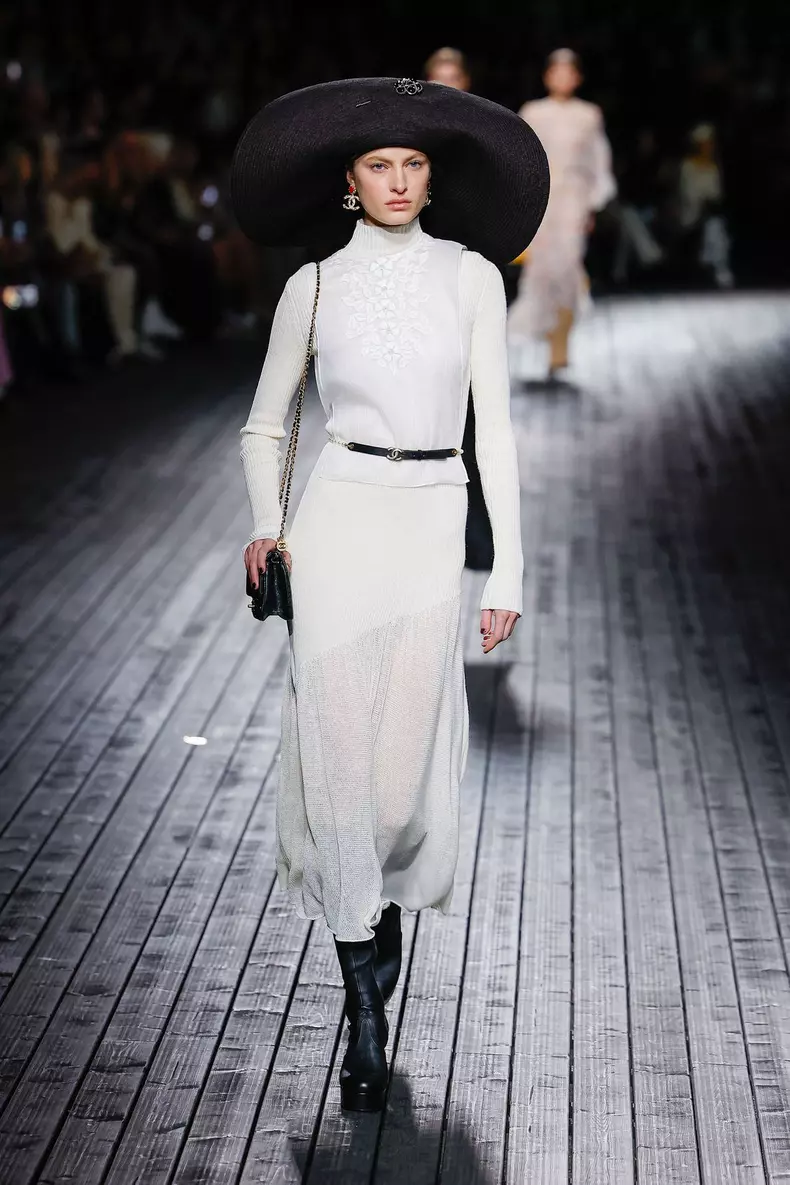 Défilé Chanel mode femme automne / hiver 2024-2025 au Grand Palais Éphémère lors de la Fashion Week de Paris (PFW)