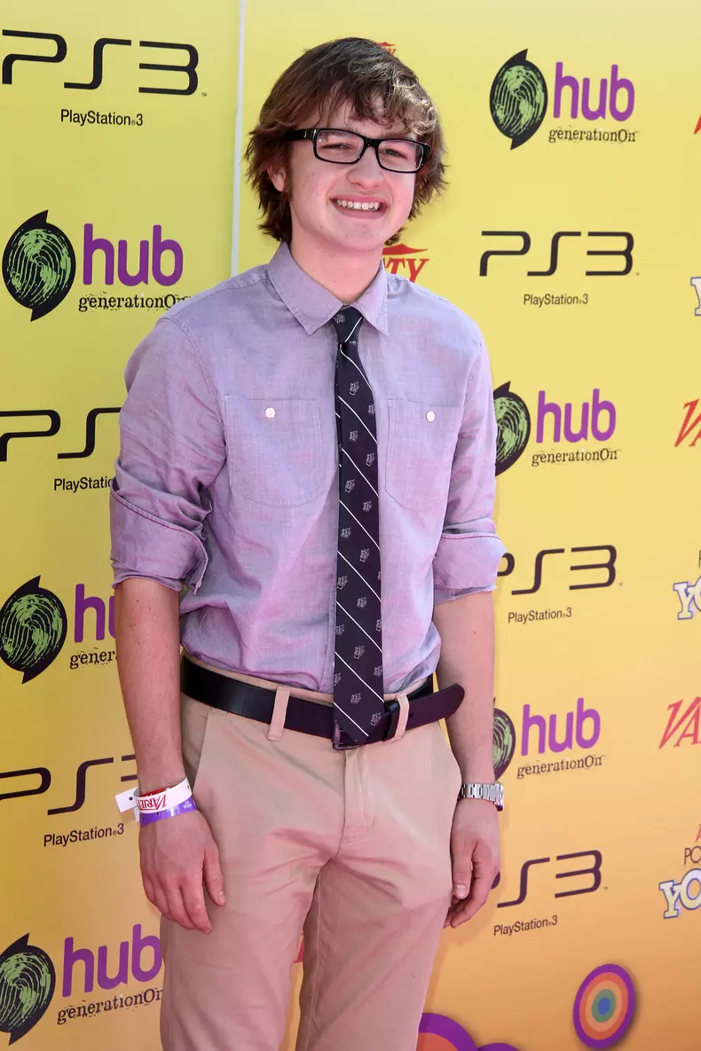 Angus T. Jones din „Doi bărbați și jumătate” a ajuns de nerecunoscut 