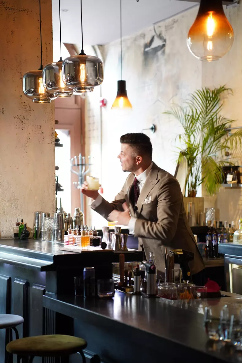 Valentin Luca a lansat cartea Signature cocktails (8)
