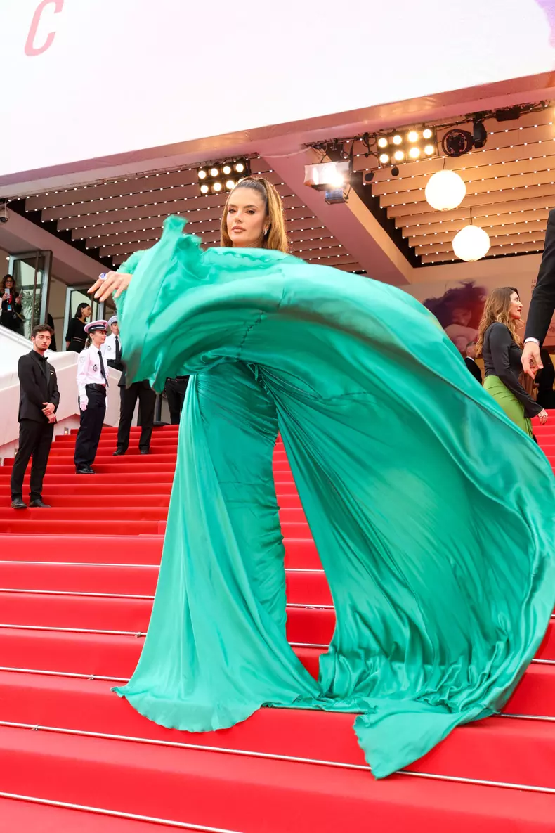 Alessandra-Ambrosio-cannes-2025 (3)