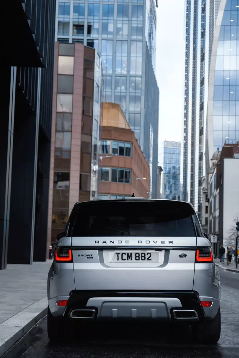 Range Rover Sport HST 38