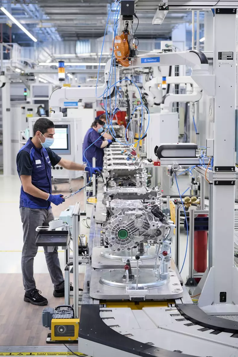 BMW iX si BMW i4 142