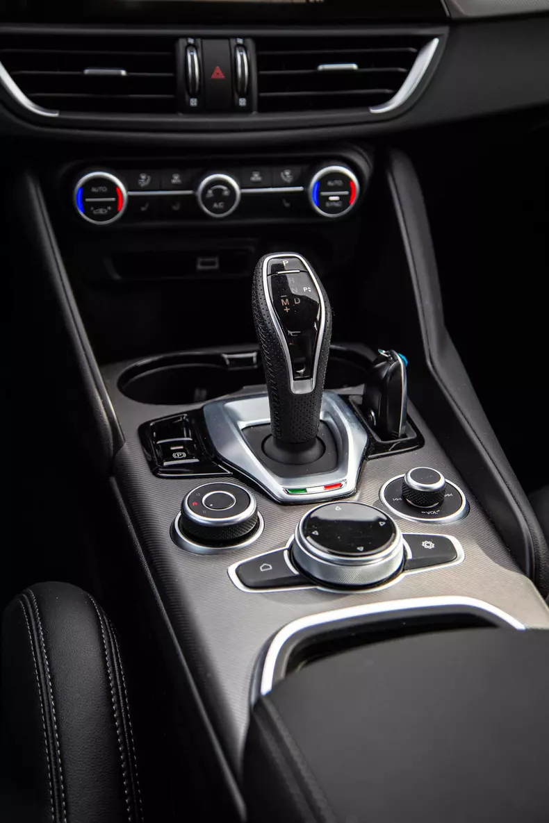 Alfa-Romeo-Giulia-17