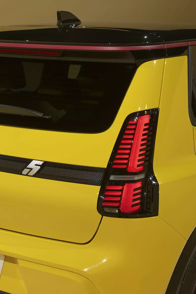 Renault R5 – Iconic Jaune