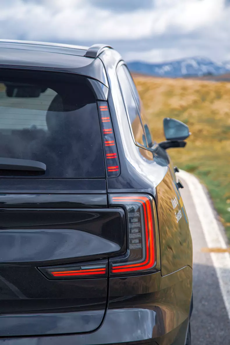 Volvo EX90 low res 017