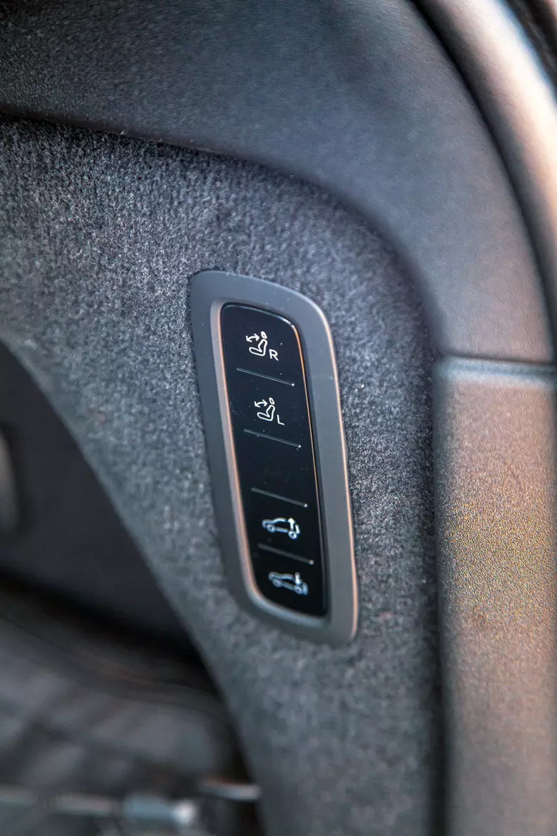 Volvo EX90 low res 033