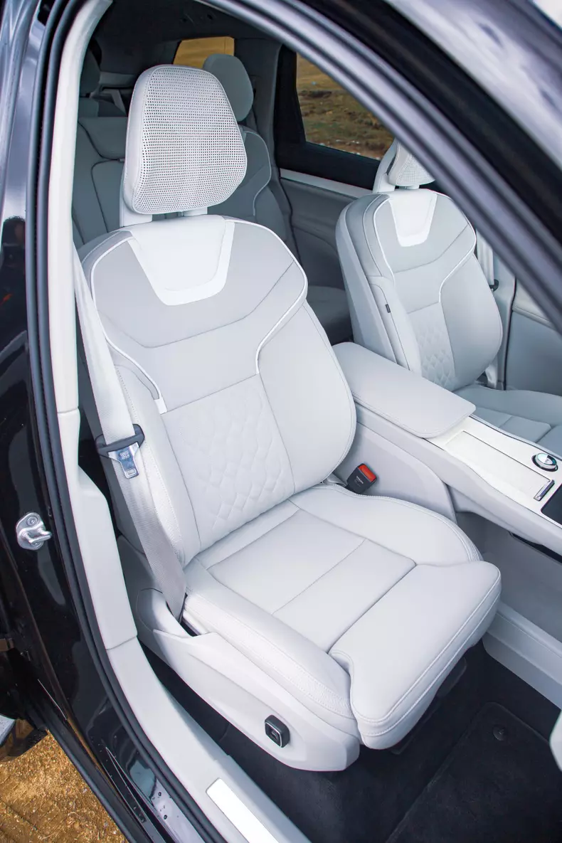 Volvo EX90 low res 049