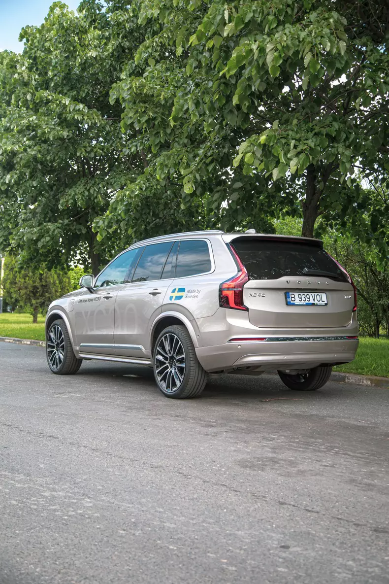 Volvo XC90 low res 001