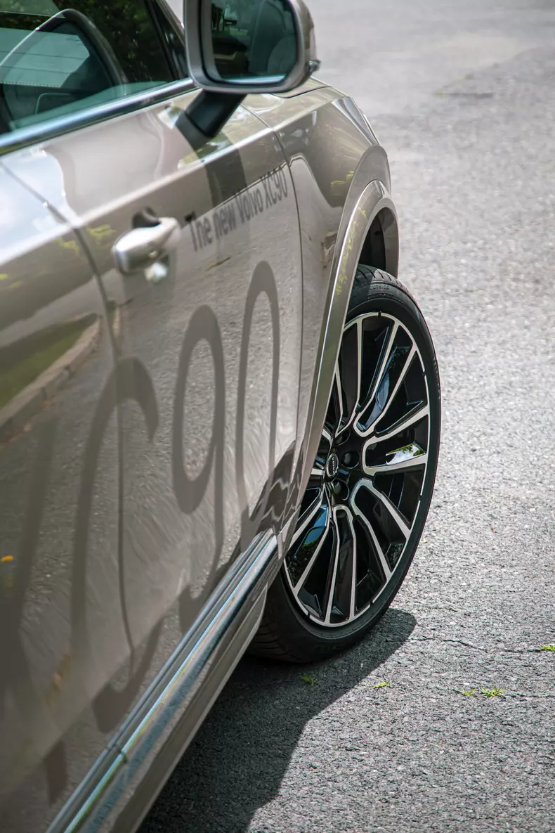 Volvo XC90 low res 025