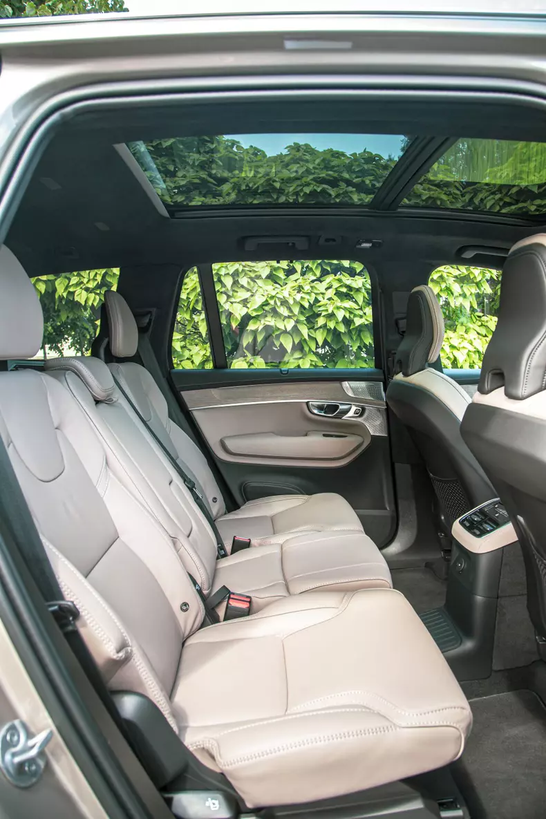 Volvo XC90 low res 042