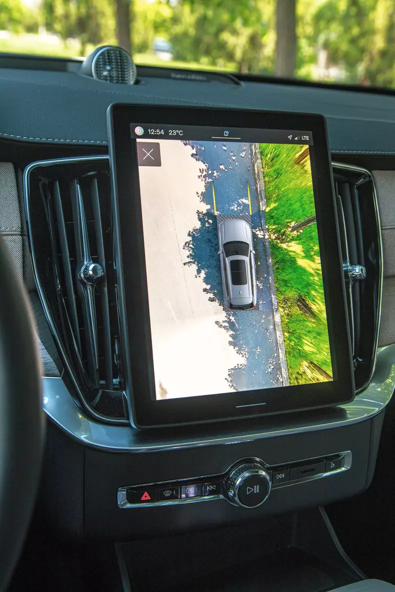 Volvo XC90 low res 047