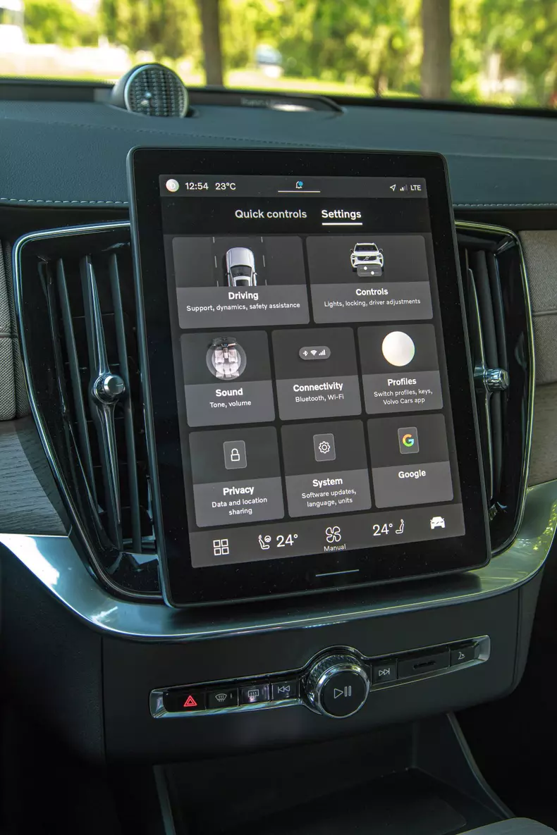 Volvo XC90 low res 049