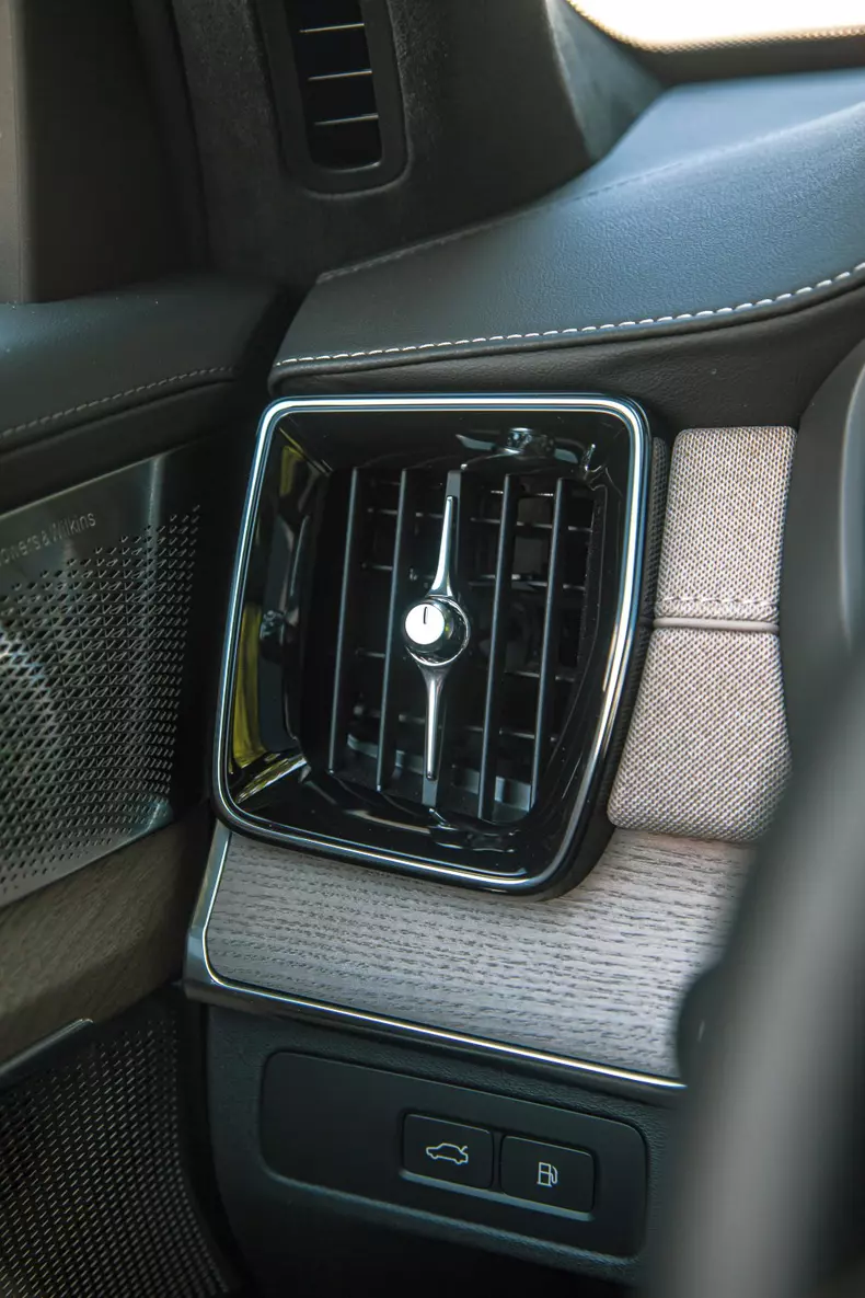 Volvo XC90 low res 054